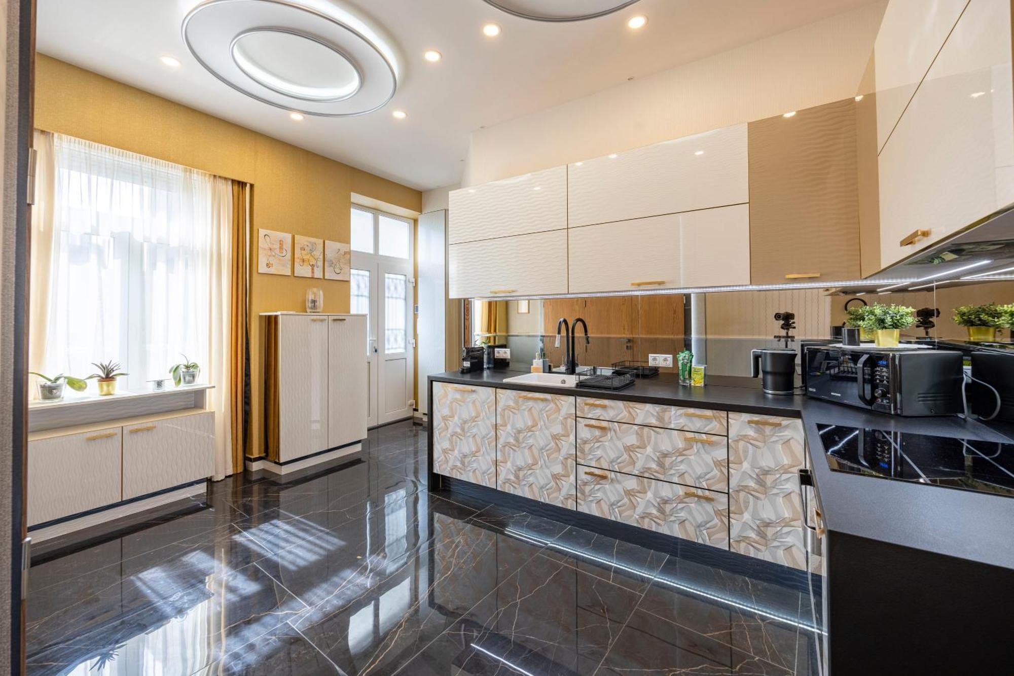 Luxury Royal Central Apartment By Prestige Homes بودابست المظهر الخارجي الصورة